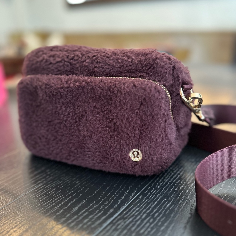 🍓LuLulemon athletica Plush Crossbody Bag in Deep Berry